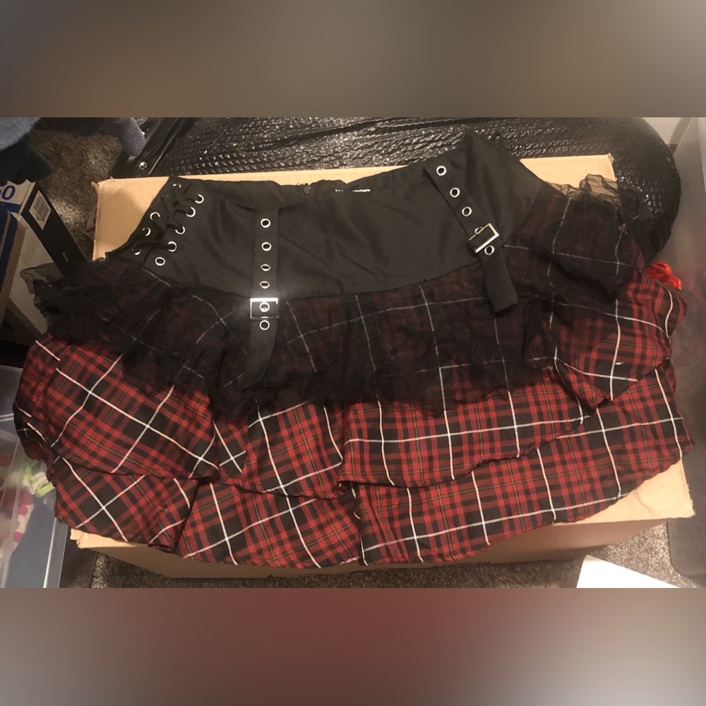 Large Hot Topic Skirt